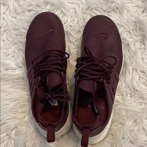 Size 8 Maroon Leather Nike Tennis Shoes